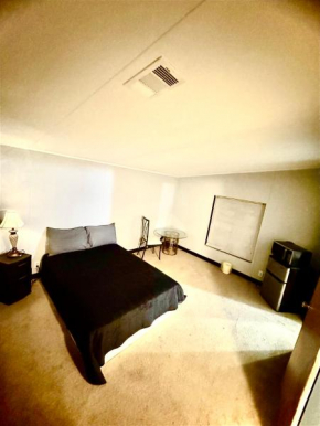 Large bedroom and bathroom to enjoy